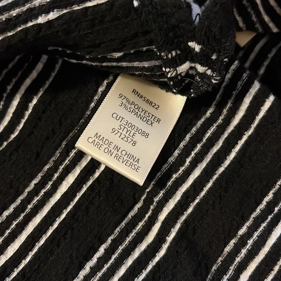 NWT Max Studio Black White Striped Textured Knit Shirt, Size XS - Picture 7 of 7